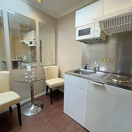 Cityhotel Kaiser Karl אאכן